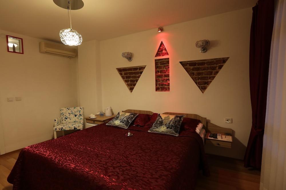 Corner Hot 3*