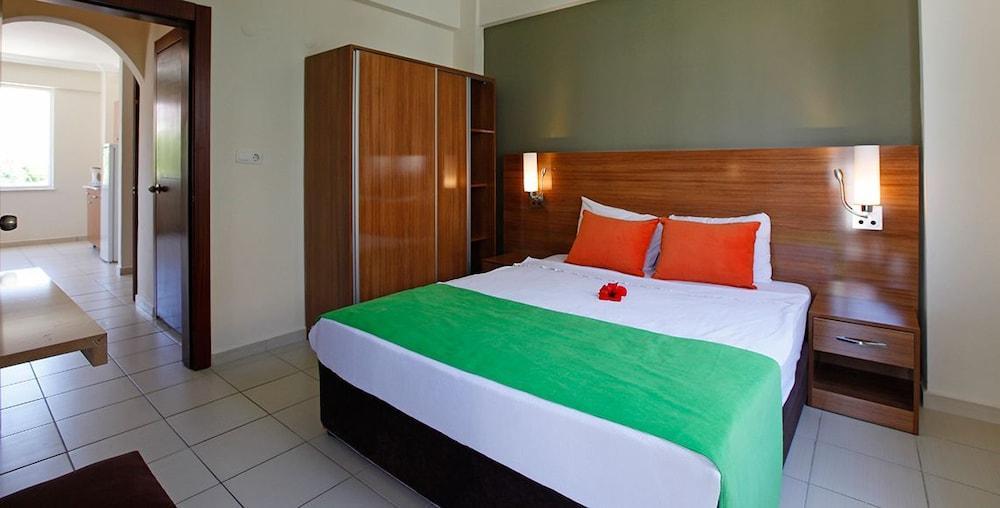 Hotel Sunlight Garden 3*