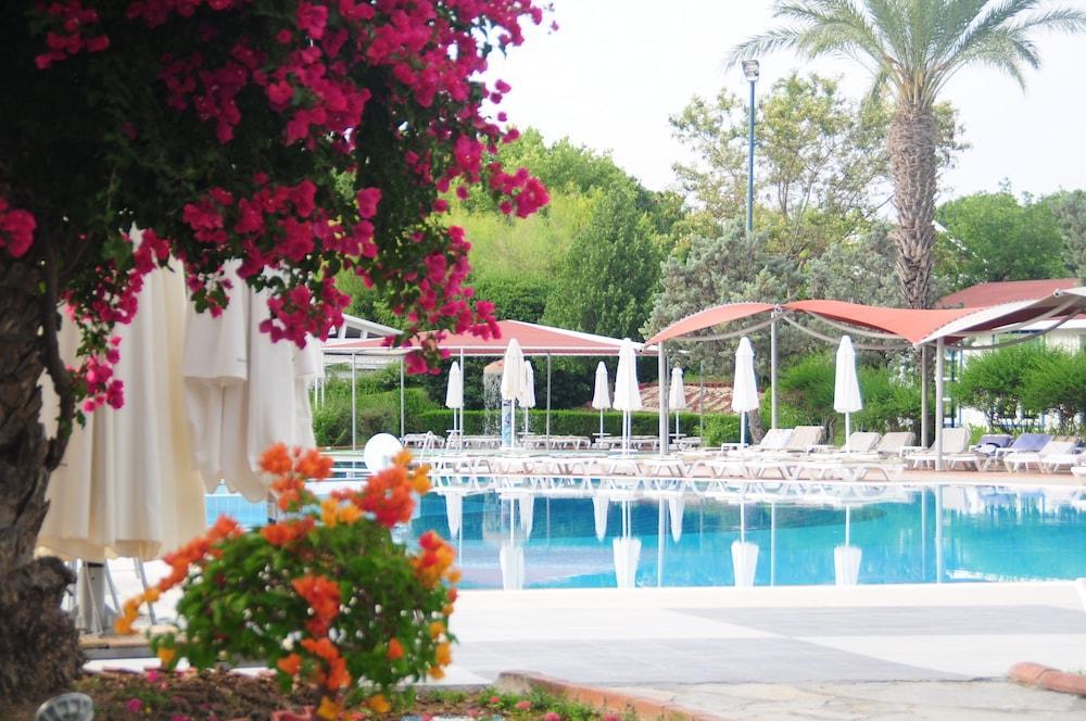Queen's Park Le Jardin Resort