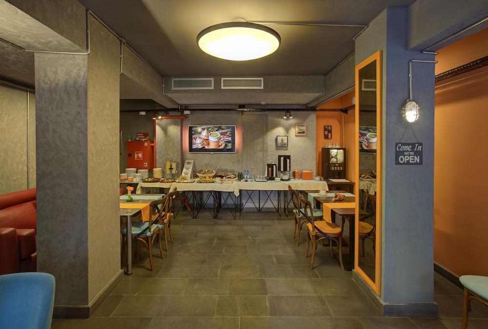 Vavien Hotel 4*
