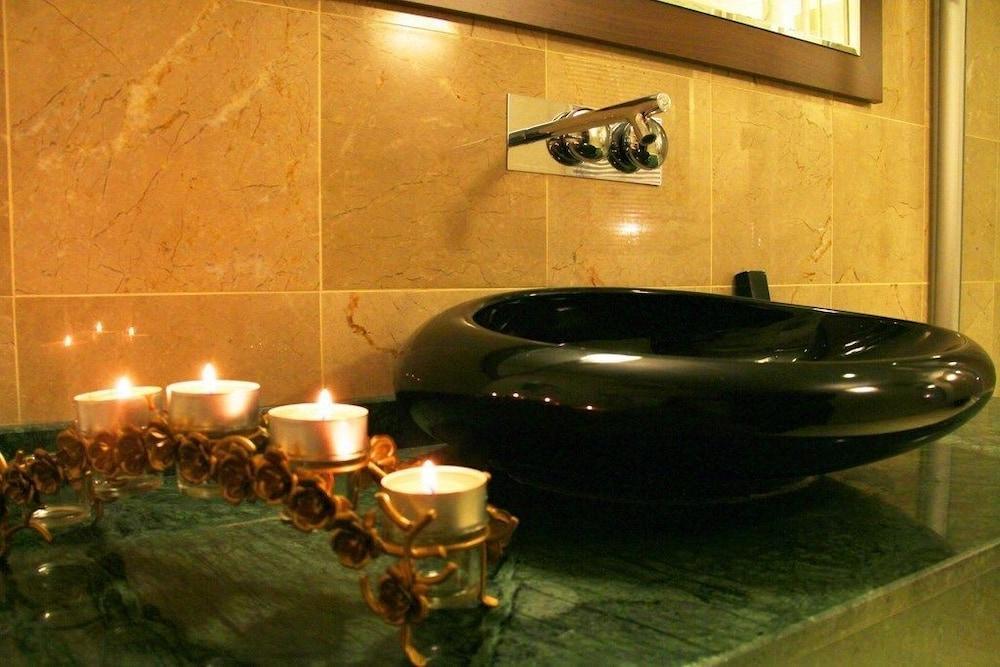 Adanava Hotel