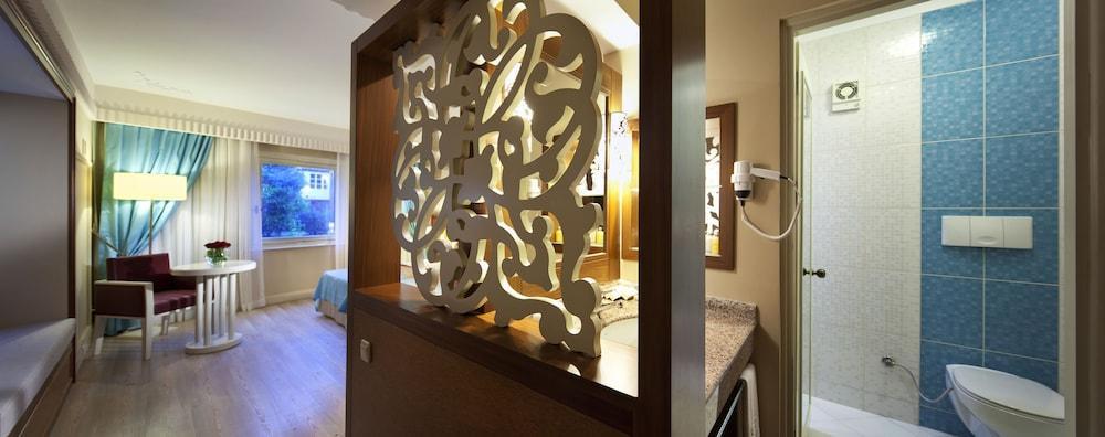 Hotel Corinthia Club