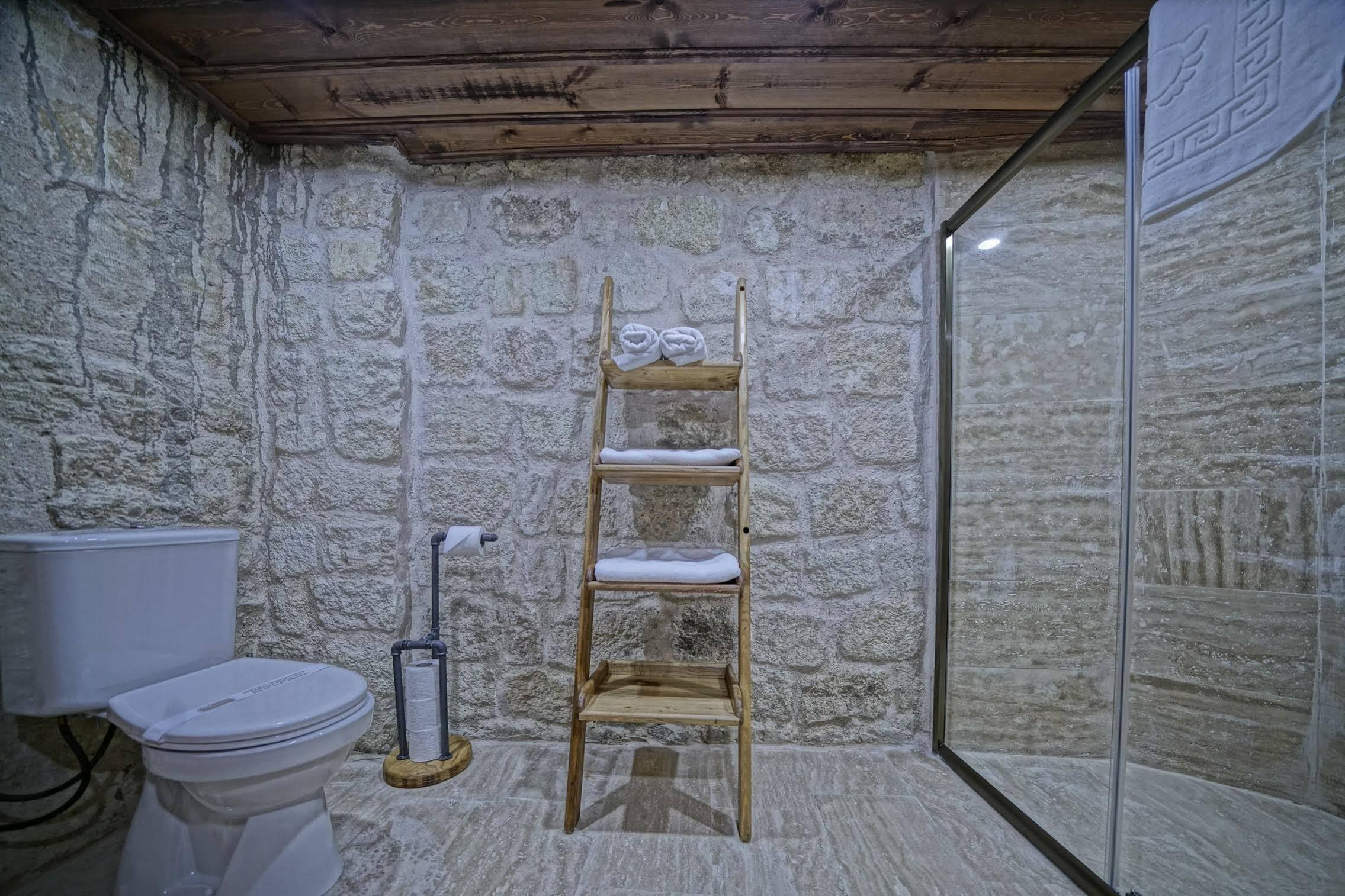 Vigneron Cave Hotel *