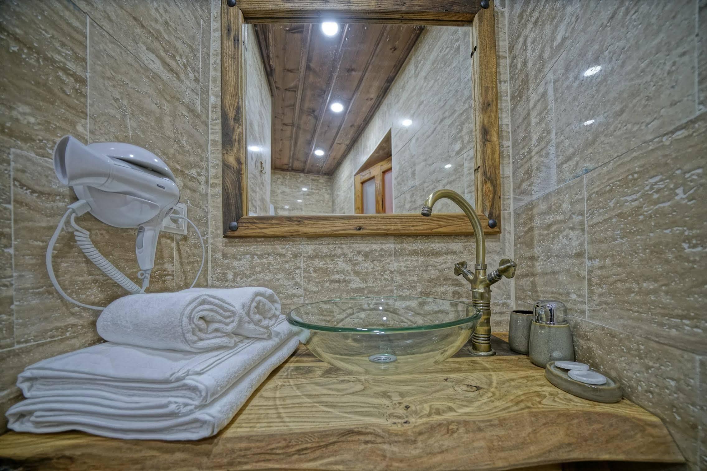 Hotel Vigneron Cave