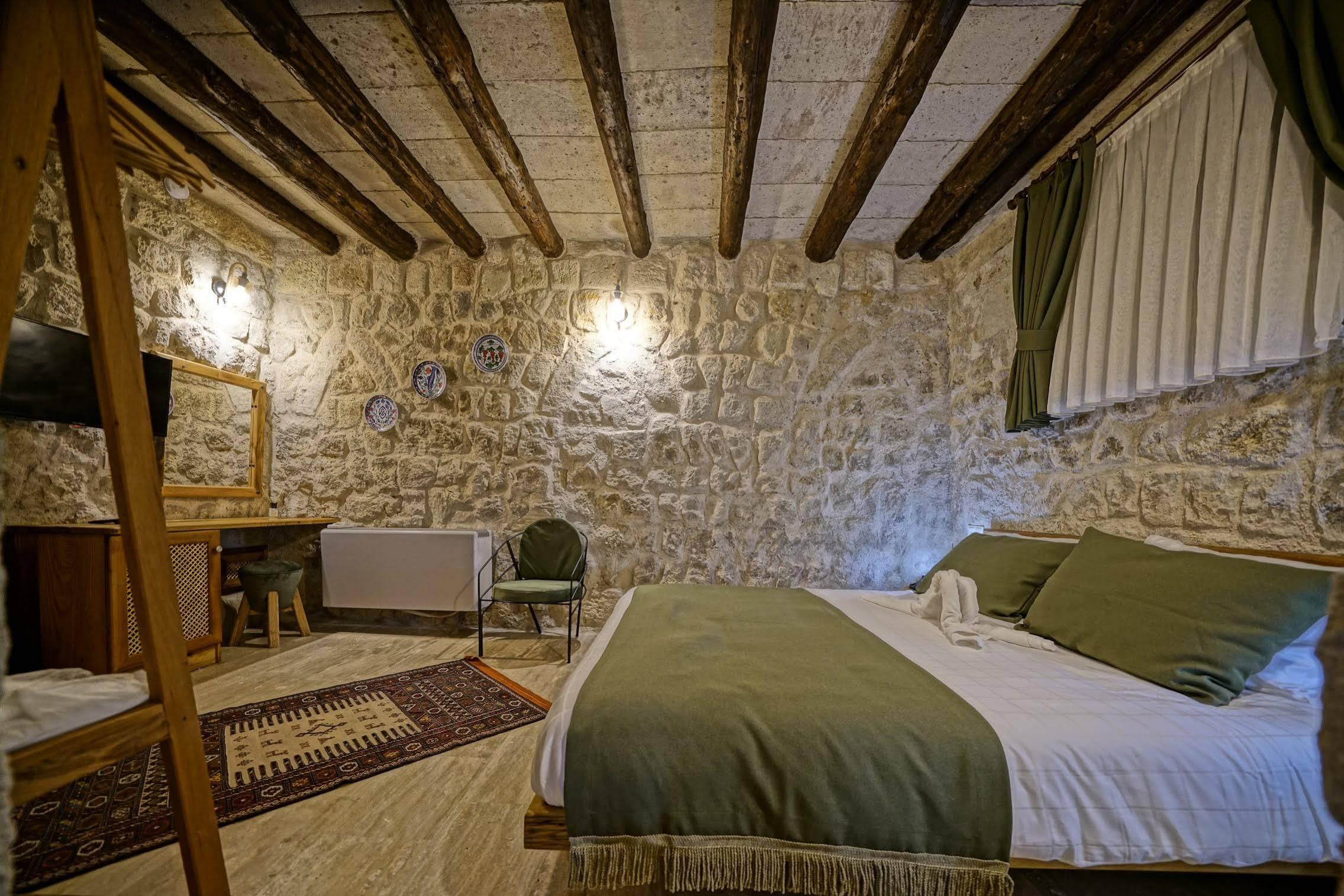 Hotel Vigneron Cave *