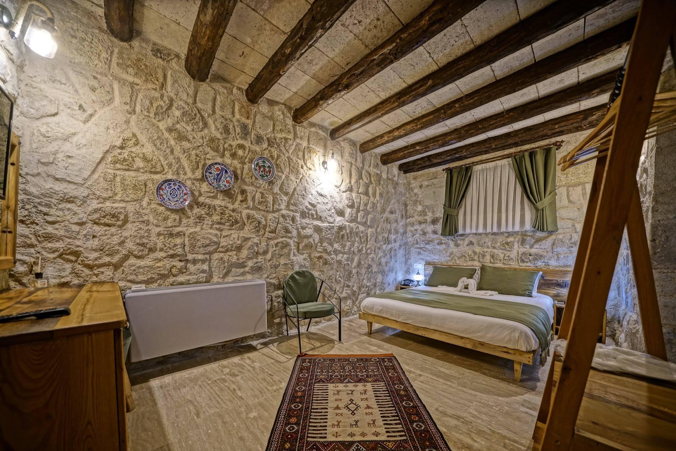 Vigneron Cave Hotel *