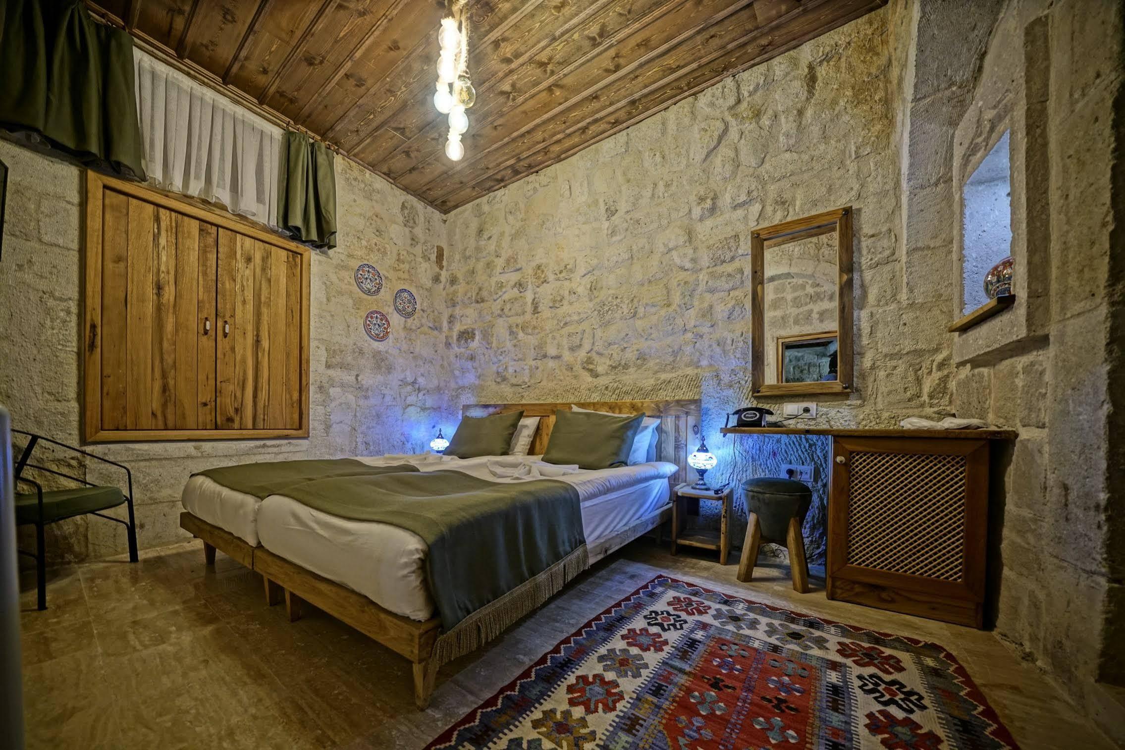 Vigneron Cave Hotel *