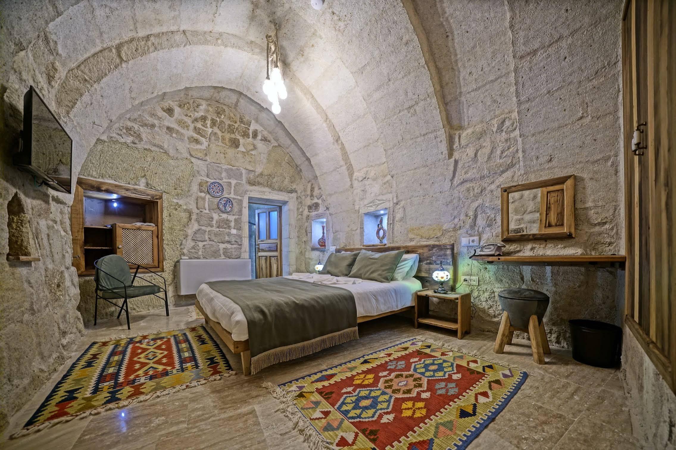 Vigneron Cave Hotel *