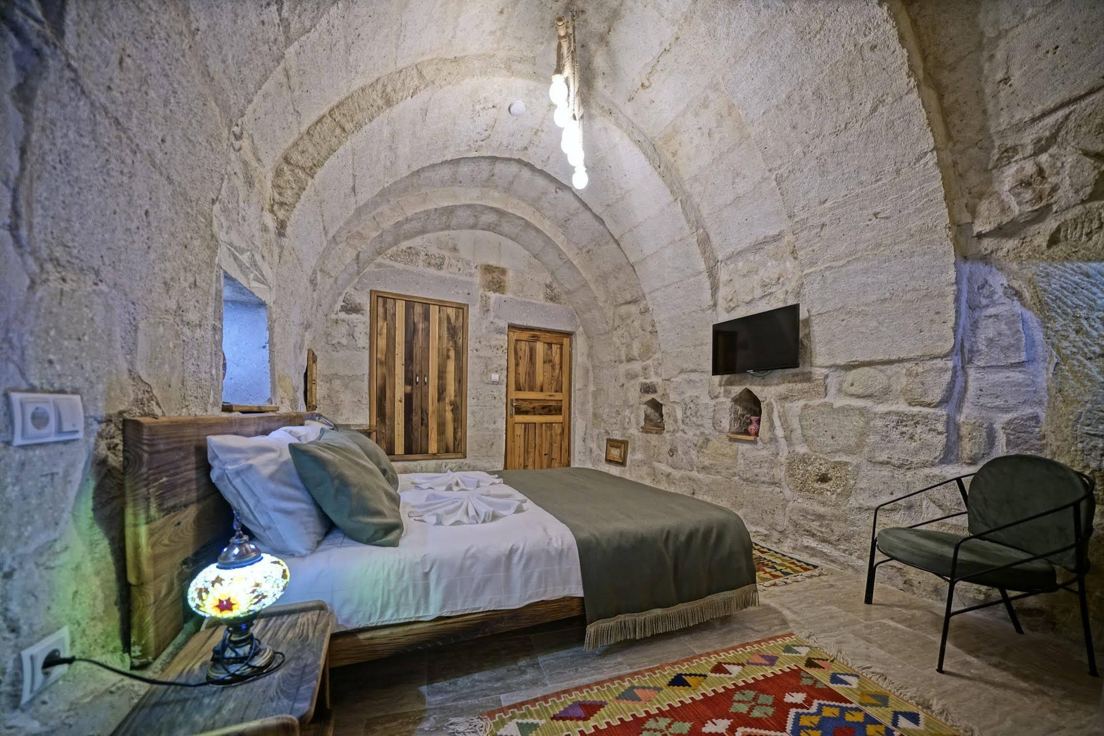 Vigneron Cave