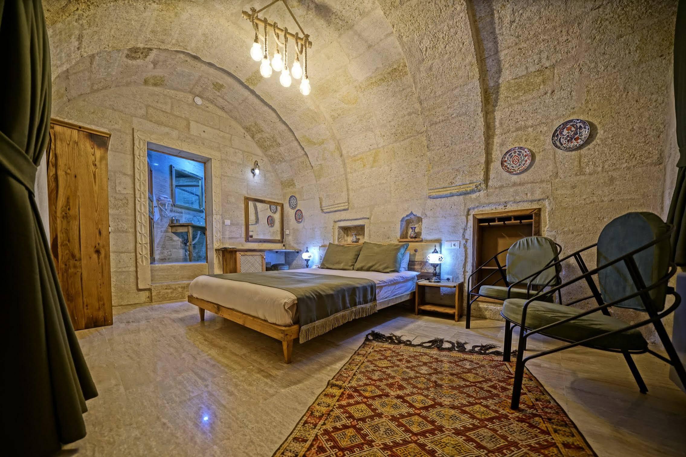 Vigneron Cave Hotel *