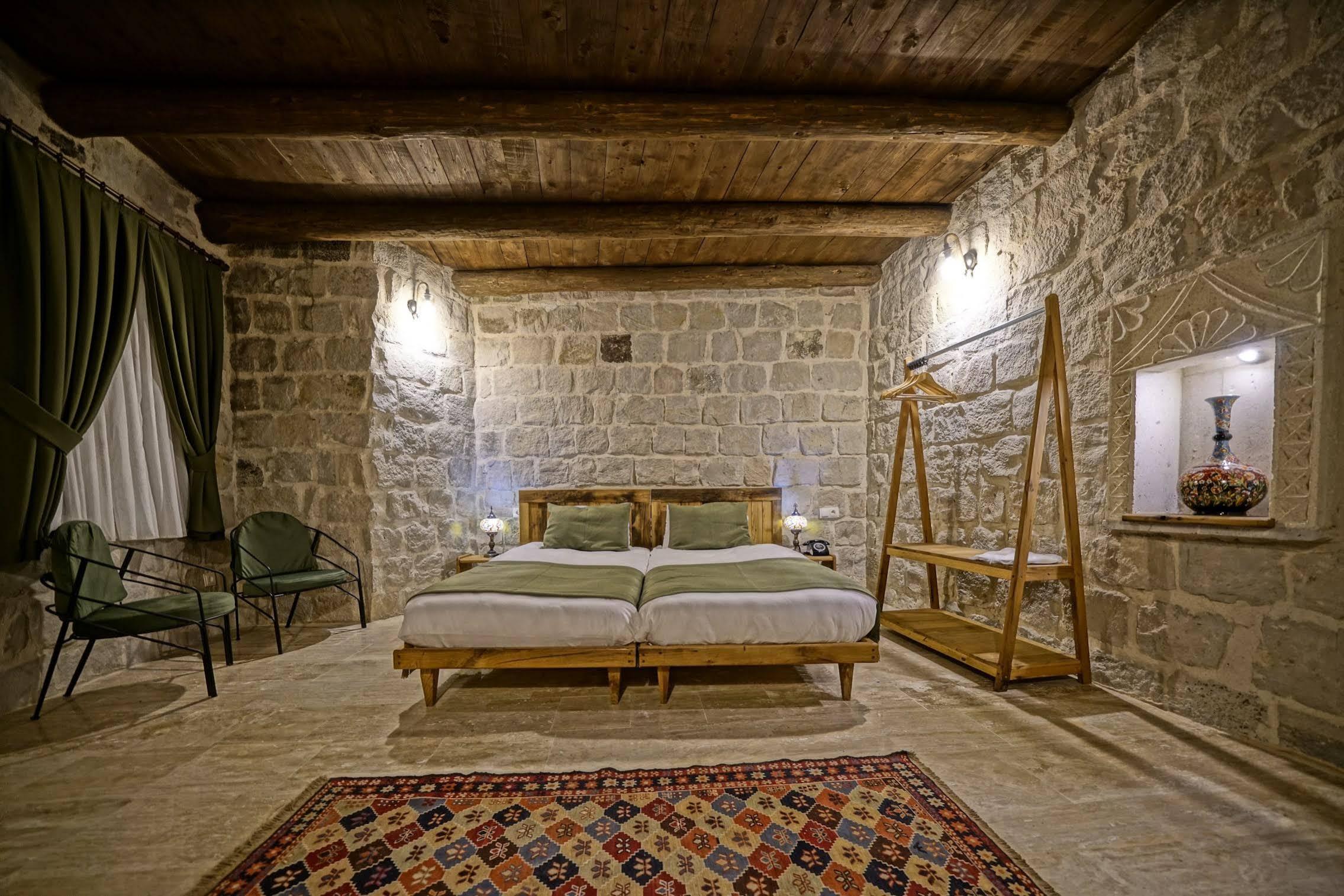 Hotel Vigneron Cave *