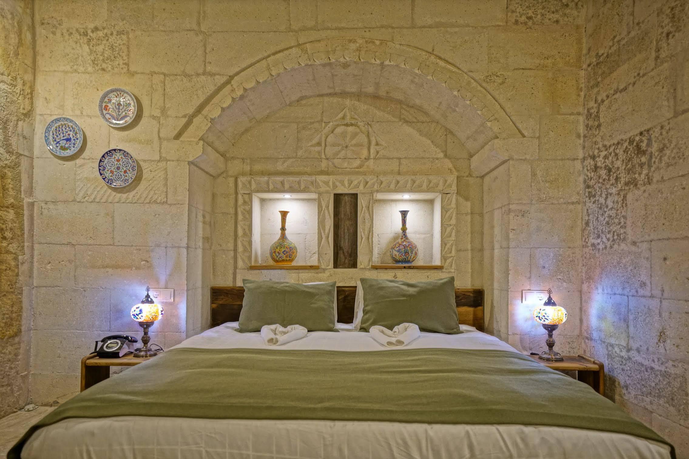 Vigneron Cave Hotel *