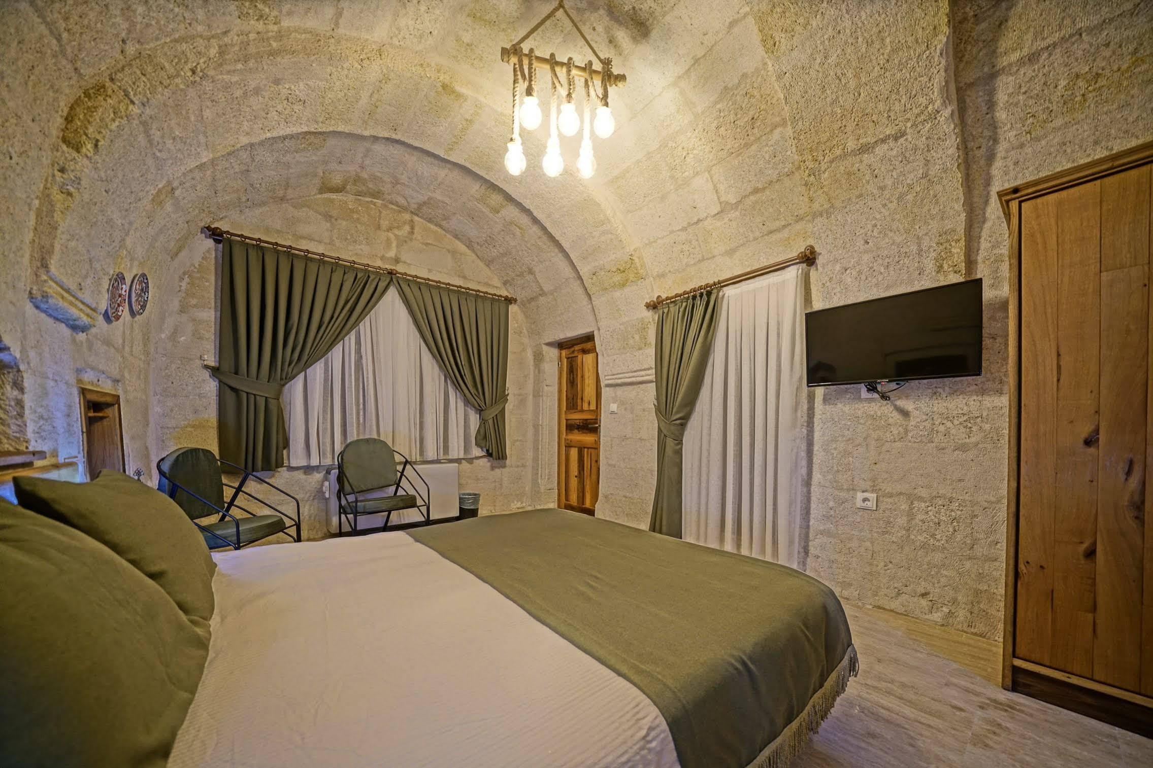 Vigneron Cave *