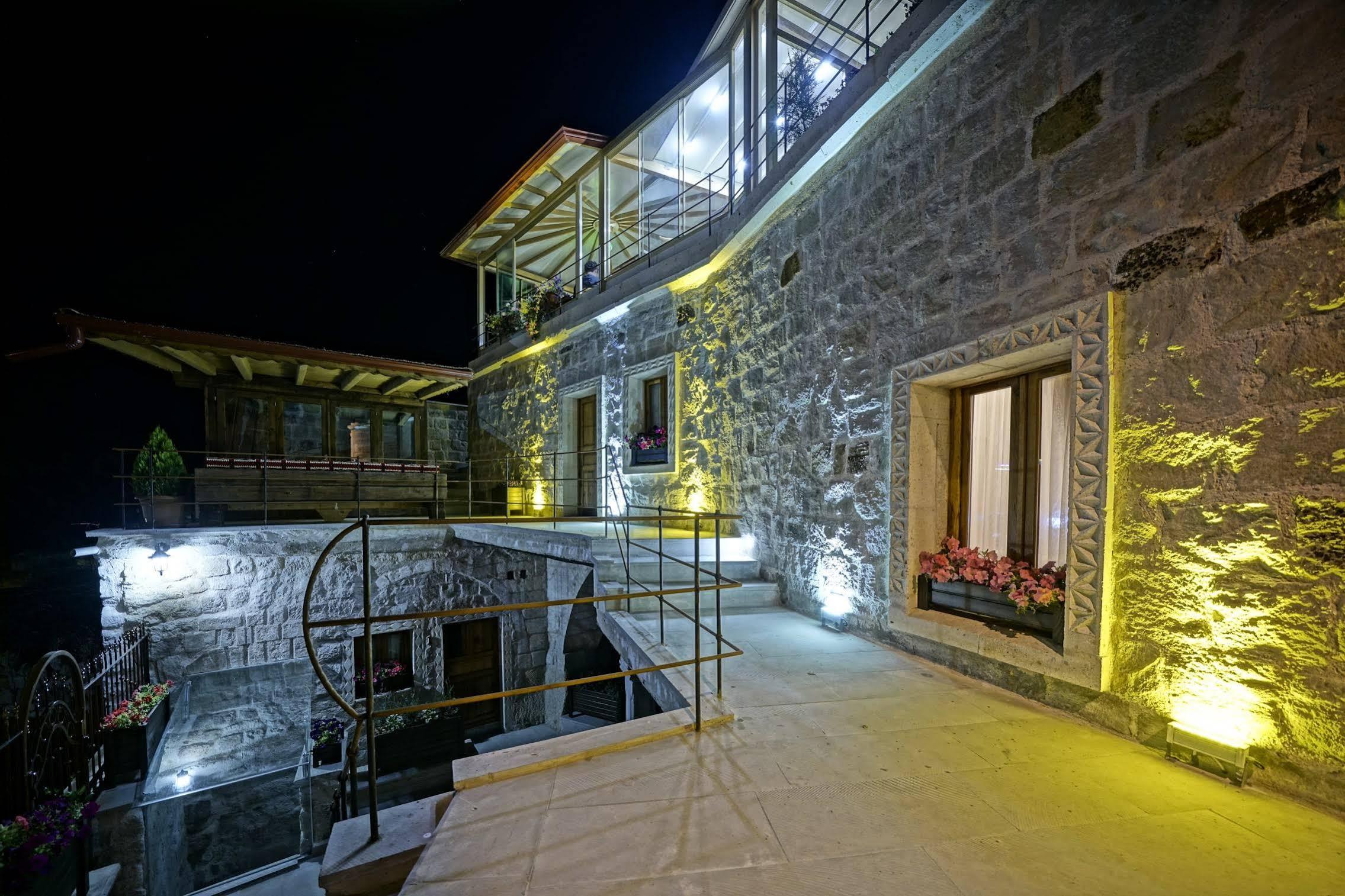 Vigneron Cave Hotel *