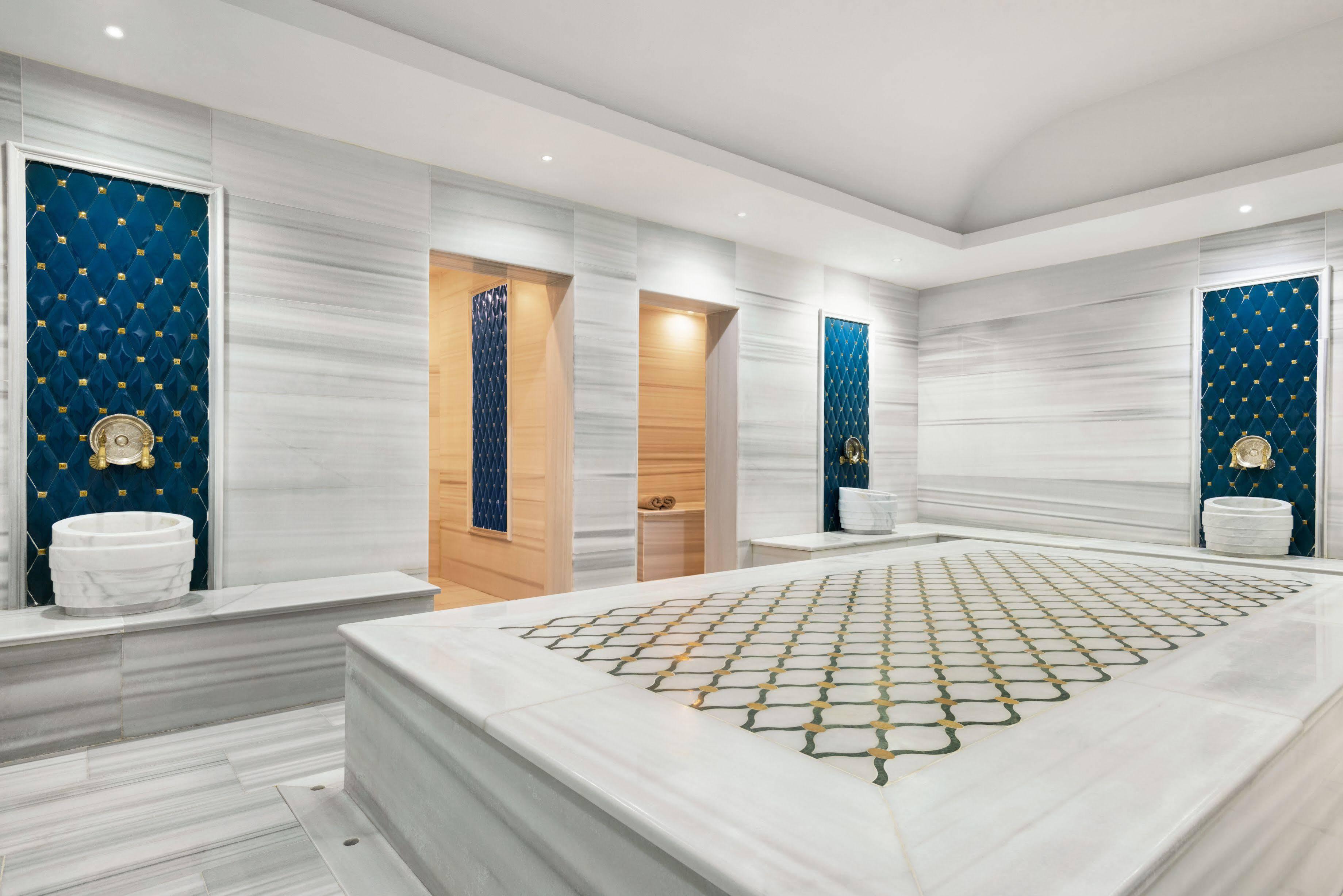 Ramada By Wyndham 5*