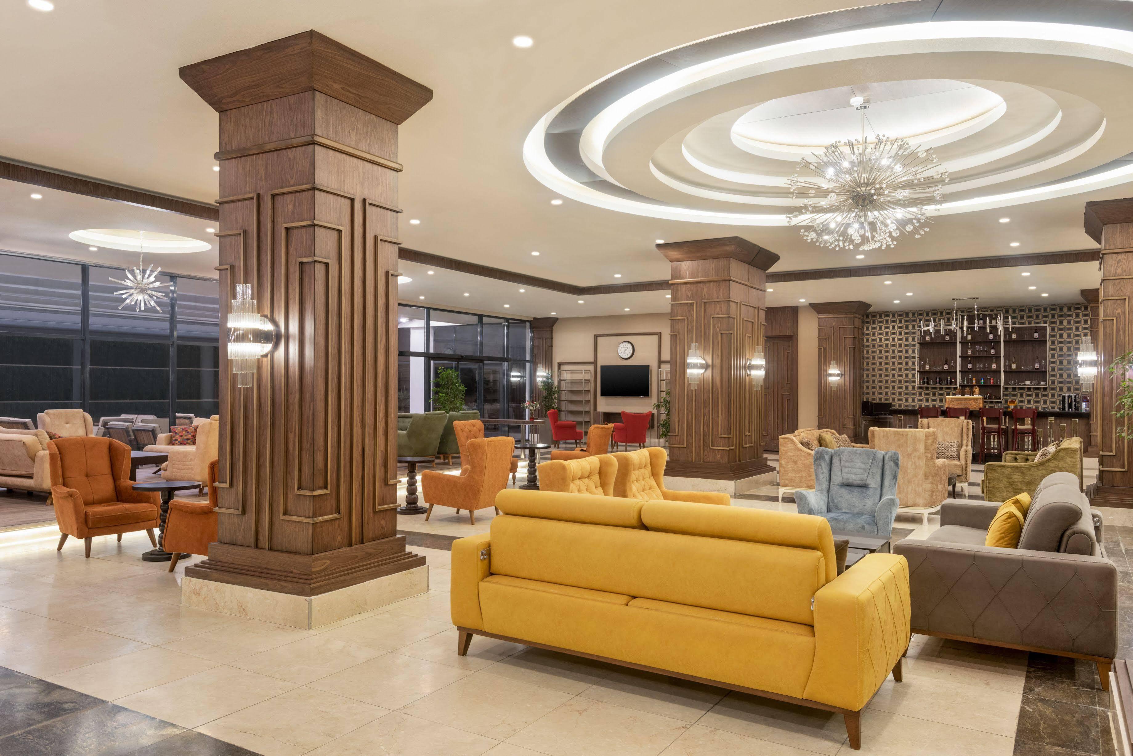 Hotel Ramada By Wyndham Unye