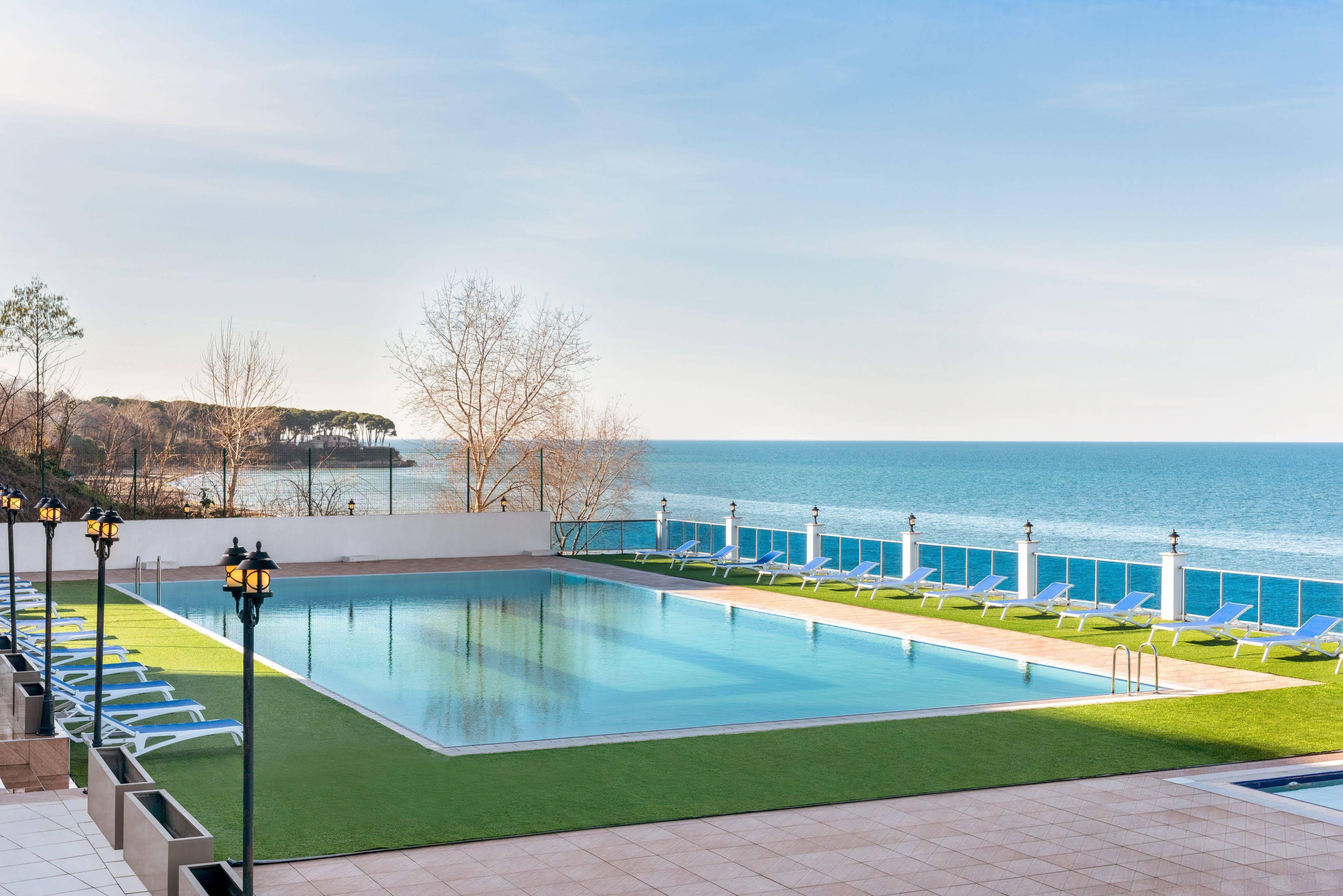 Ramada By Wyndham Unye