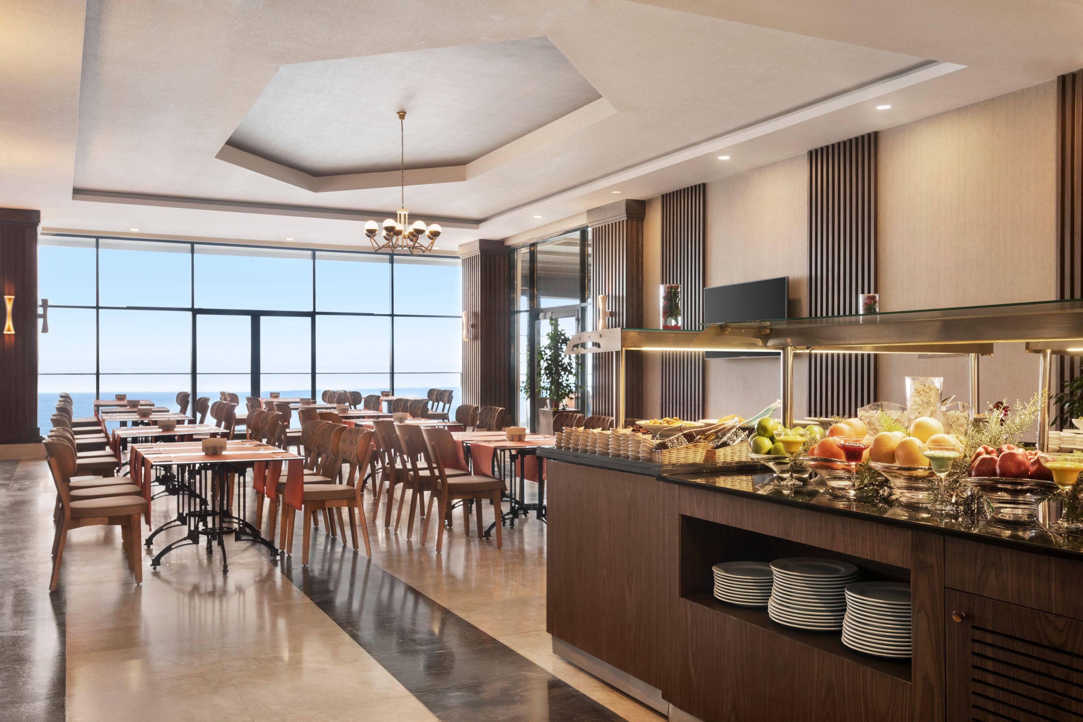Hotel Ramada By Wyndham 5*