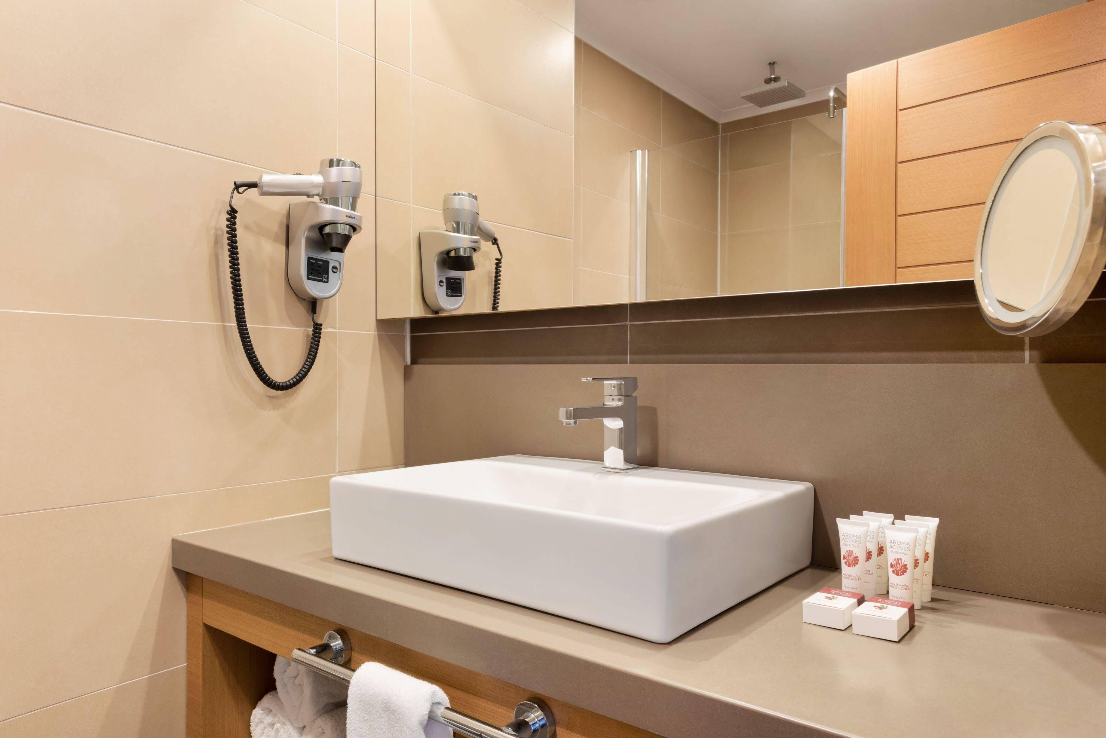 Hotel Ramada By Wyndham Unye
