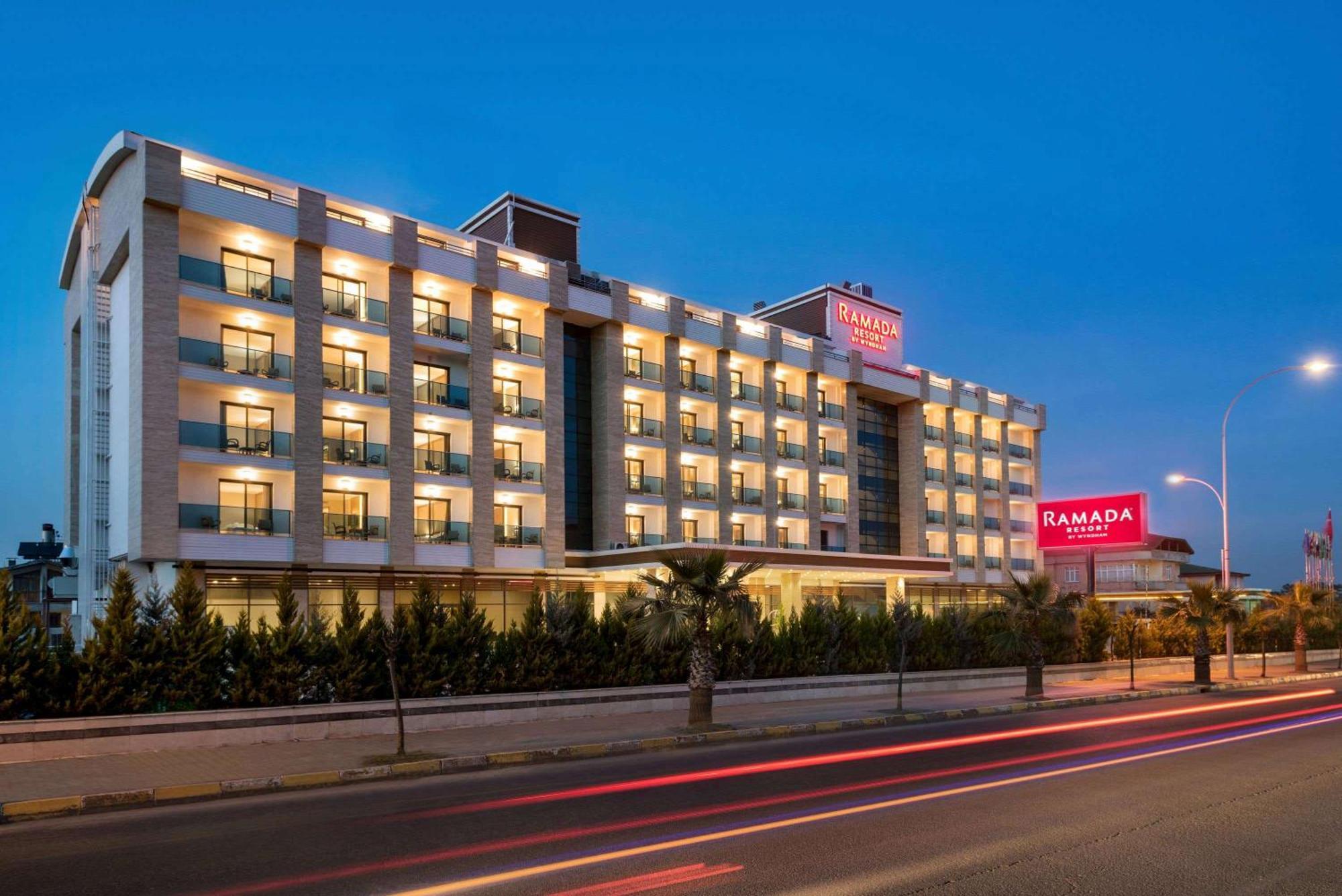 Hotel Ramada By Wyndham Unye