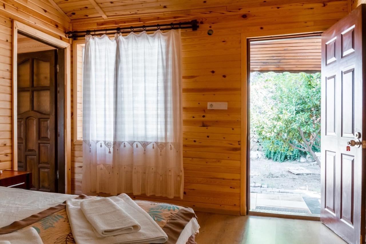Village Garden Homestay *