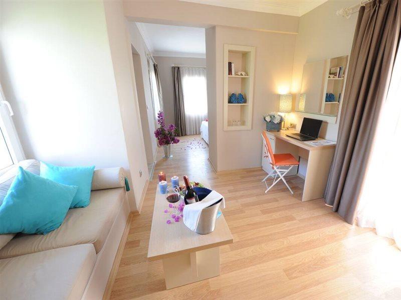 Mavi Turkbuku Hotel 3*