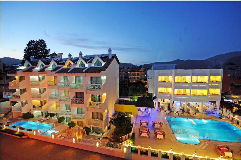 Blue Palace Aparthotel 3*