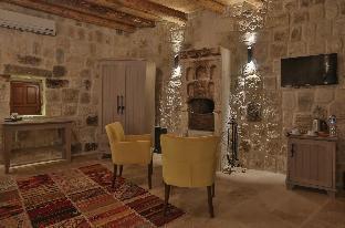 Acropolis Cave 4*
