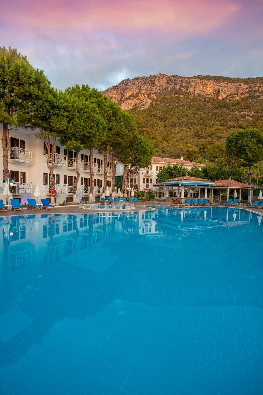 Hotel White 3*