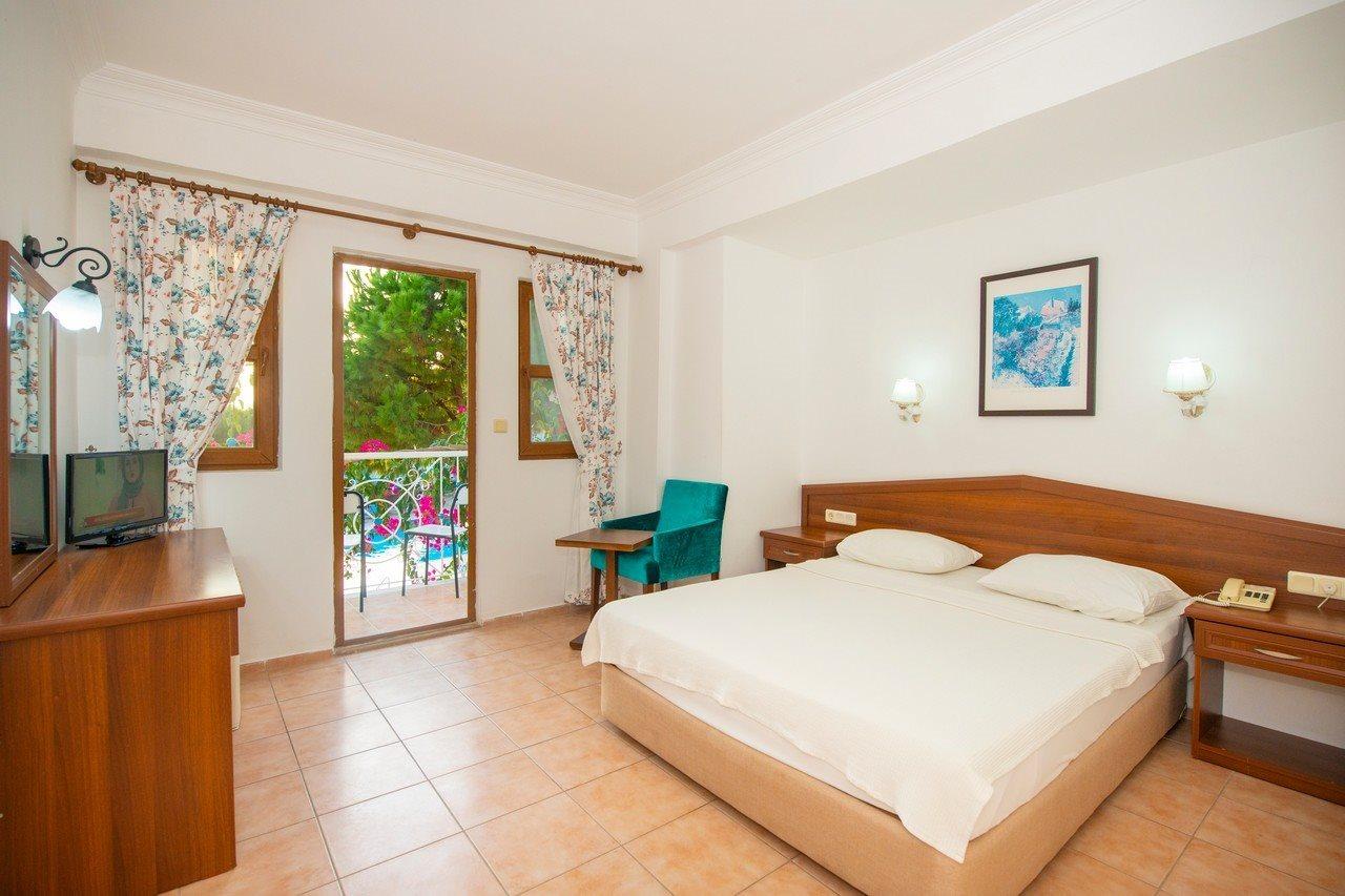 Hotel White 3*