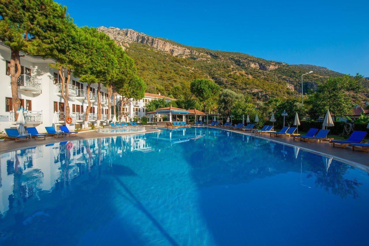 Hotel White