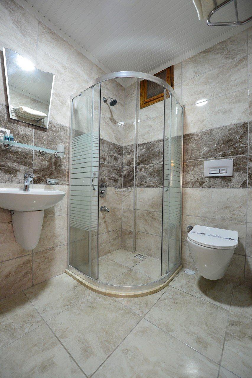 Hotel White