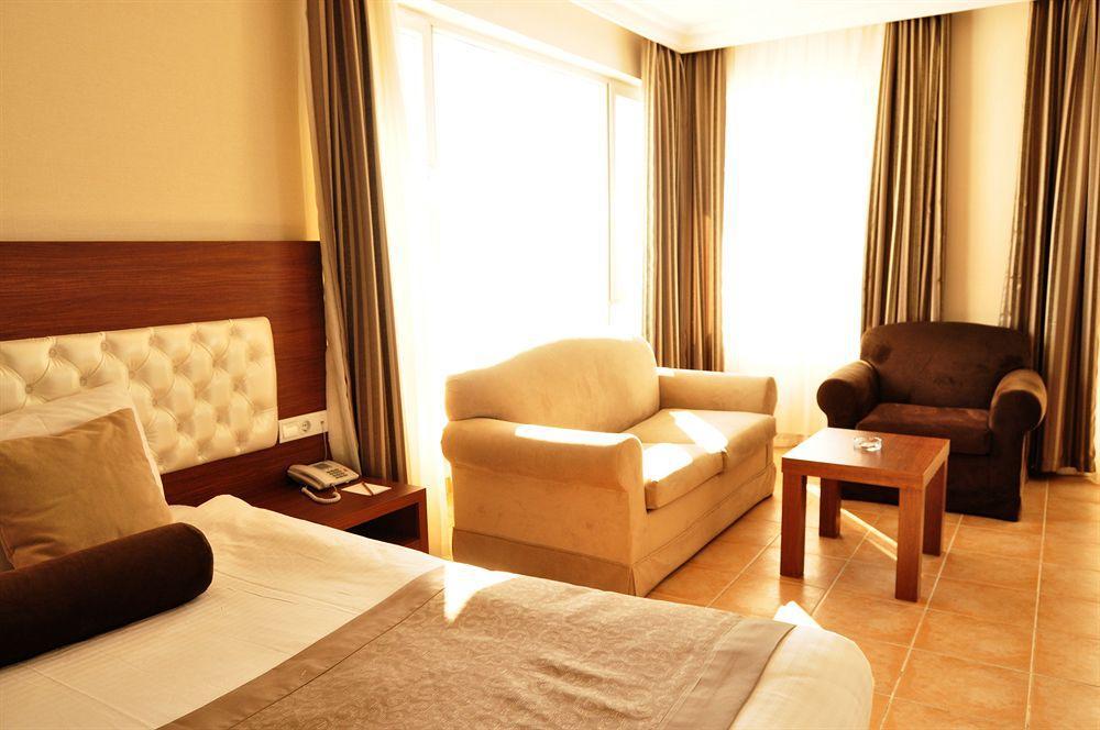 The Corner Park Hotel 3*