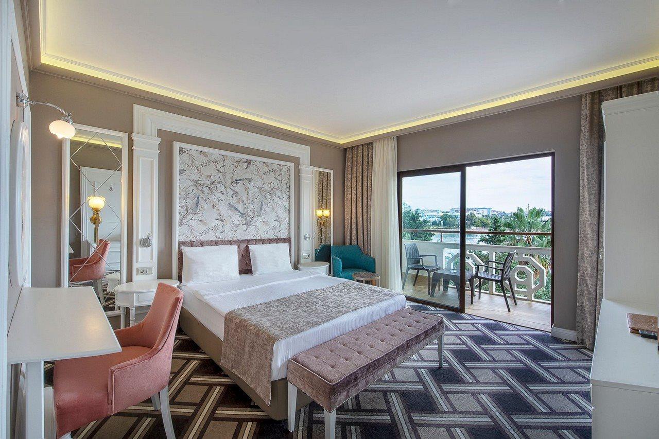 Alara Park 4*