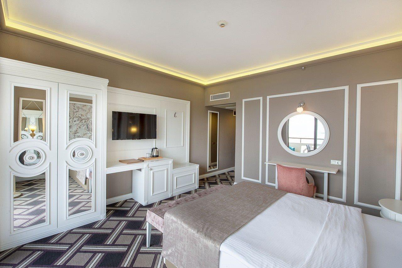 Alara Park 4*
