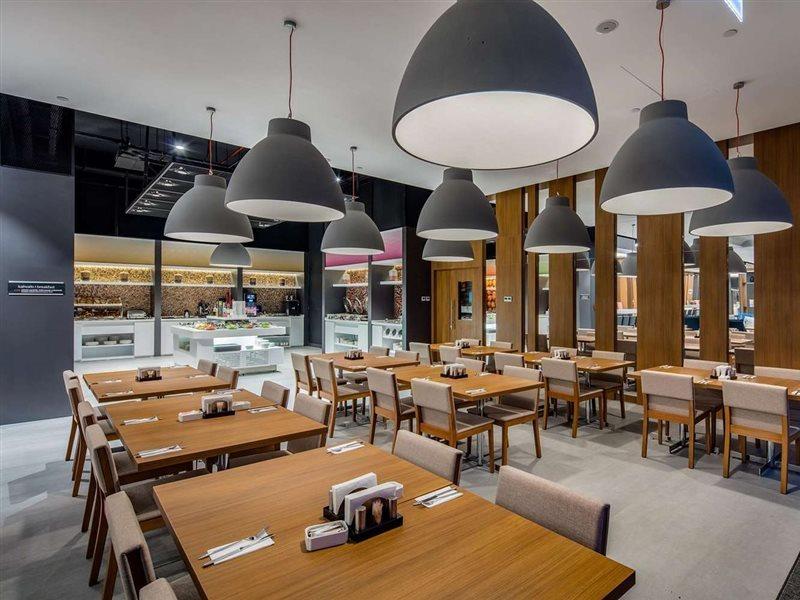 Hotel Hampton By Hilton Izmir