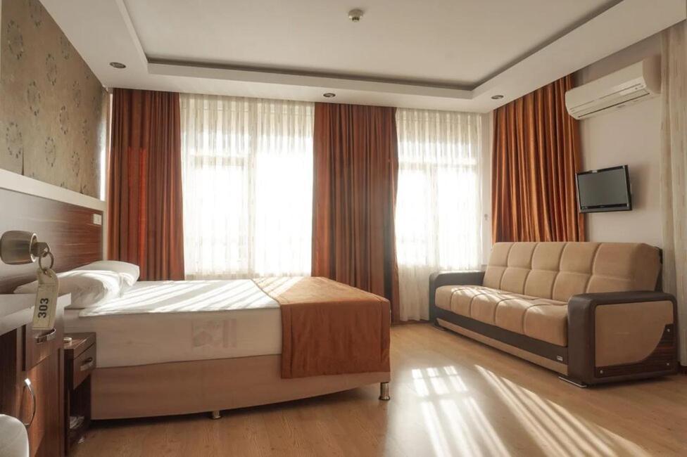 River Hotel 3*