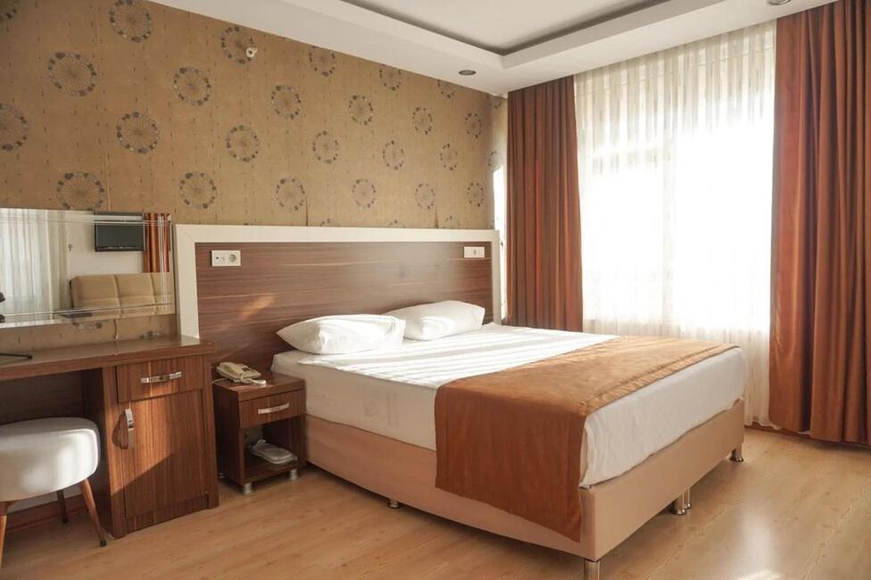 Hotel River 3*