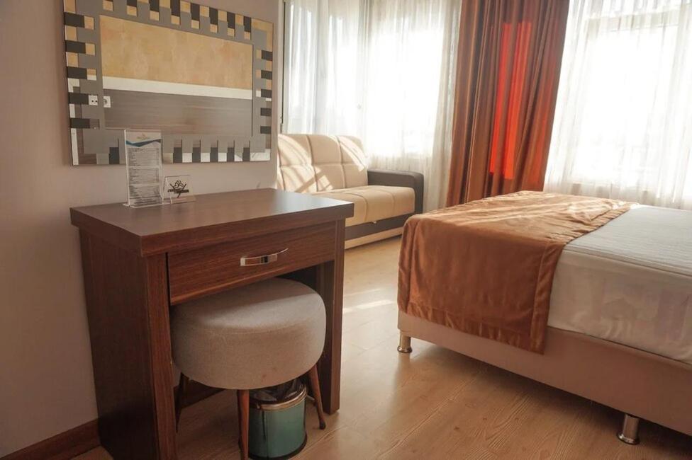 Hotel River