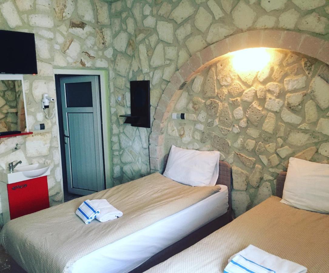 Crazy Horse Hostel *