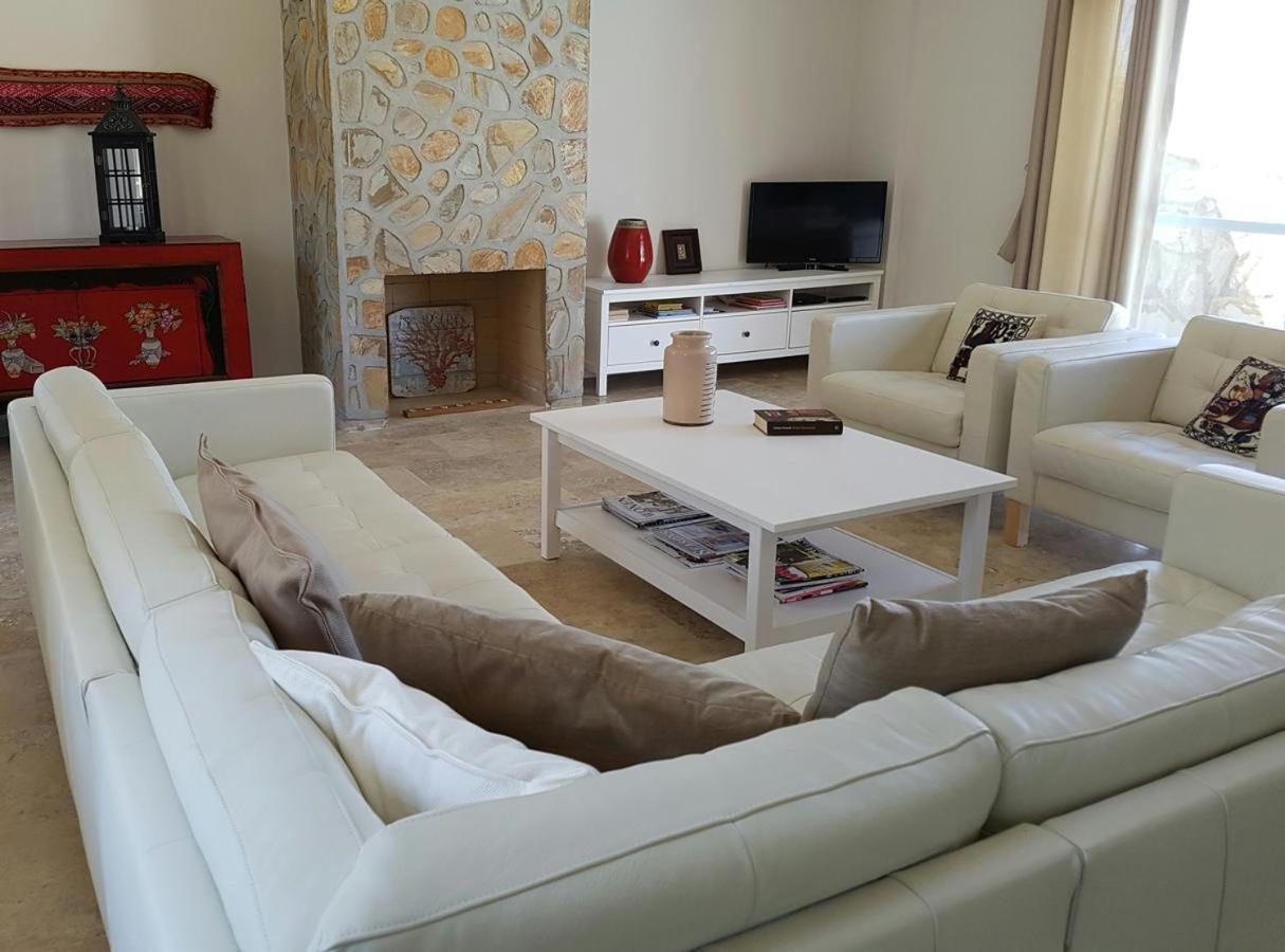 Melli-ilay Villa
