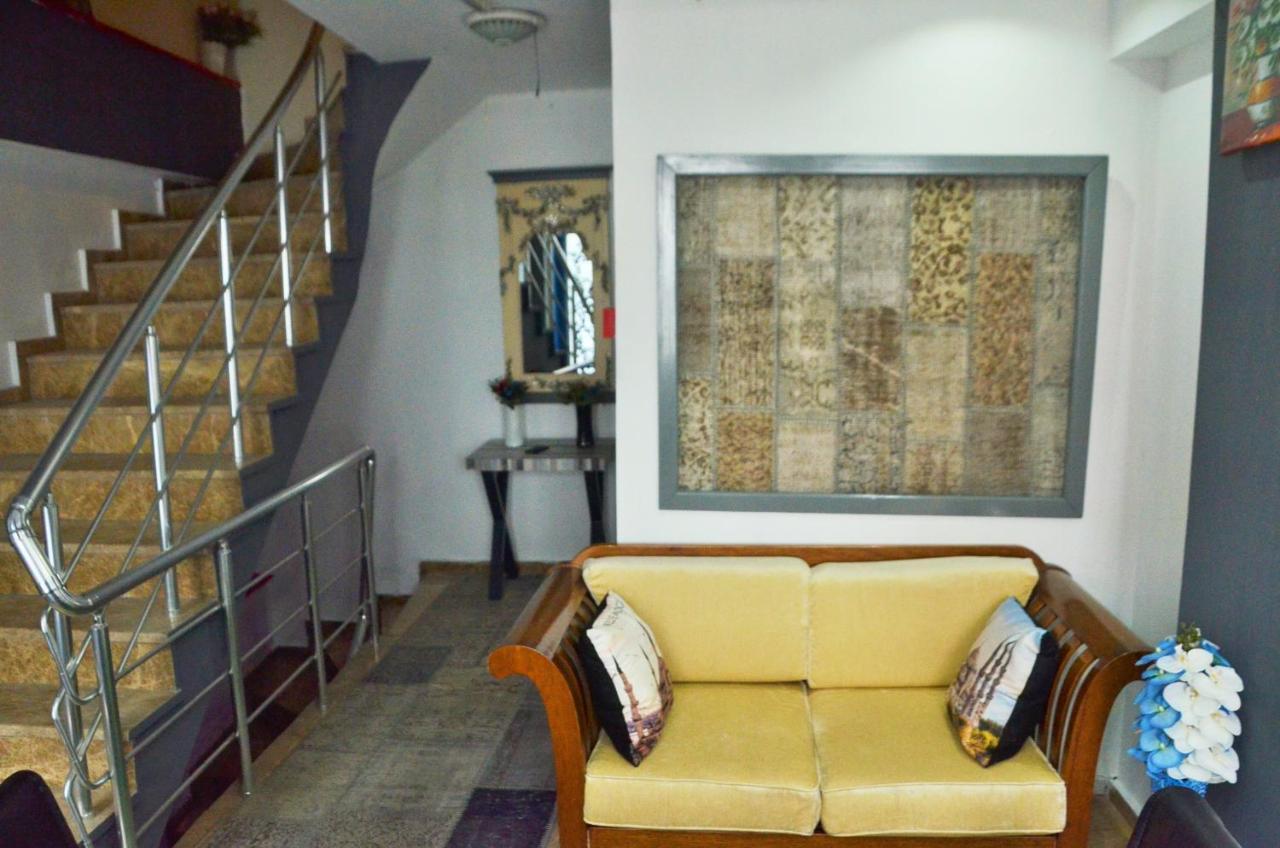 Hotel La Petite Maison 2*