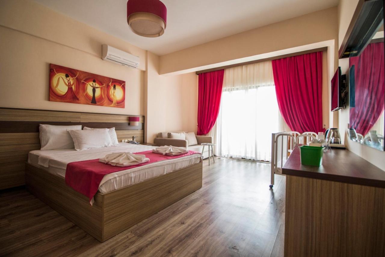 Hotel Eden Pyara