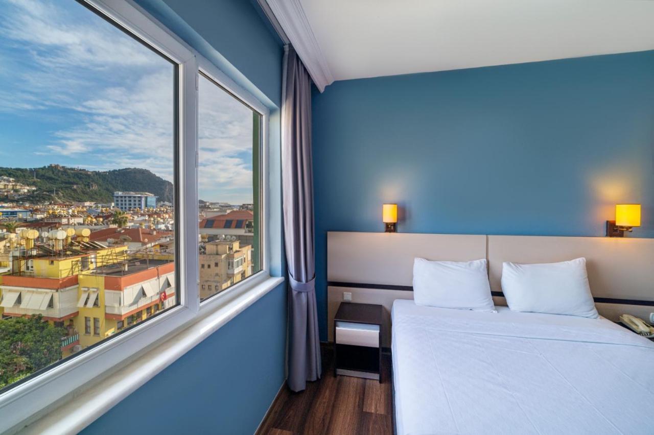 Royalisa Aparthotel 3*