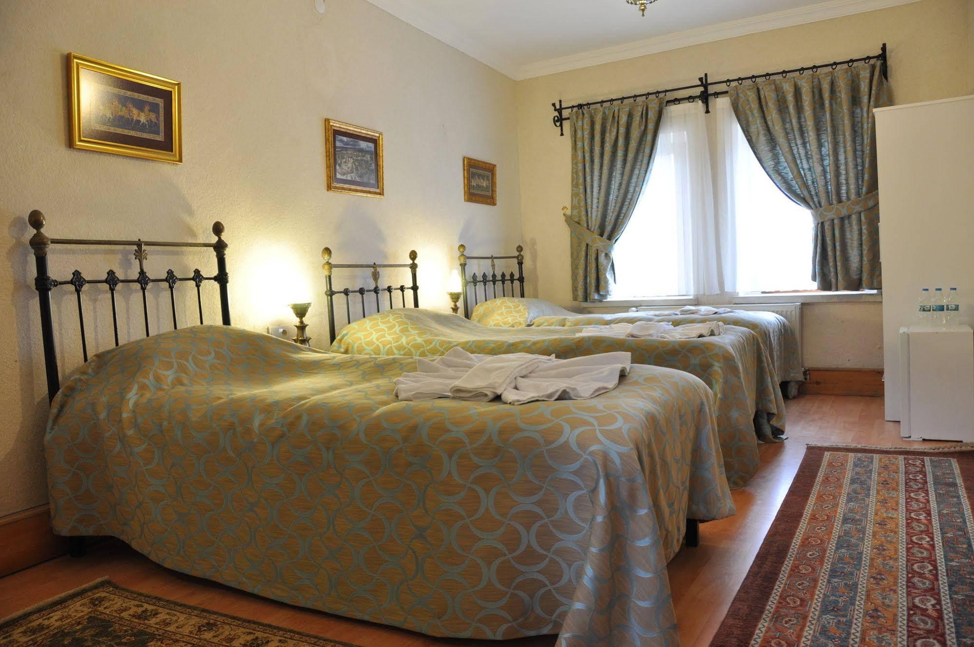Nomads Cave & Rooftop Goreme