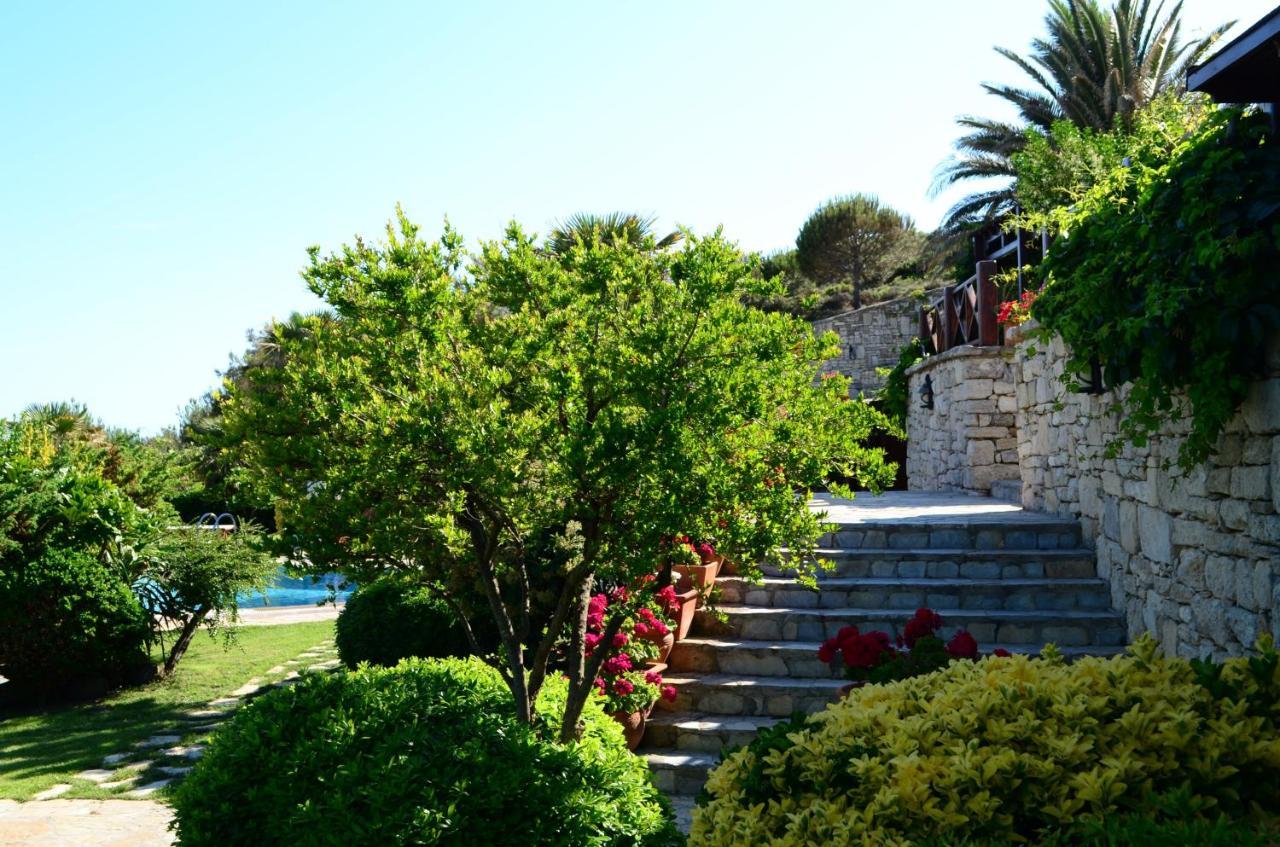 Ada Bacchus Hotel