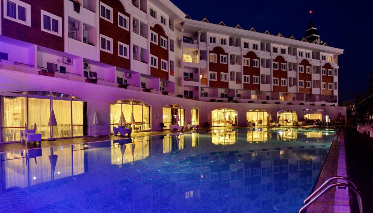 Resort Side Royal Paradise