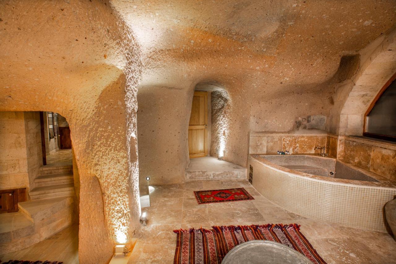 Caldera Cave & Restaurant