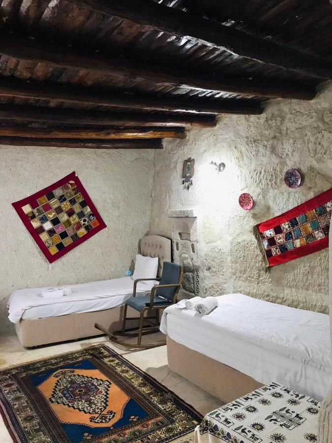 Seven Rock Cave Hostel *