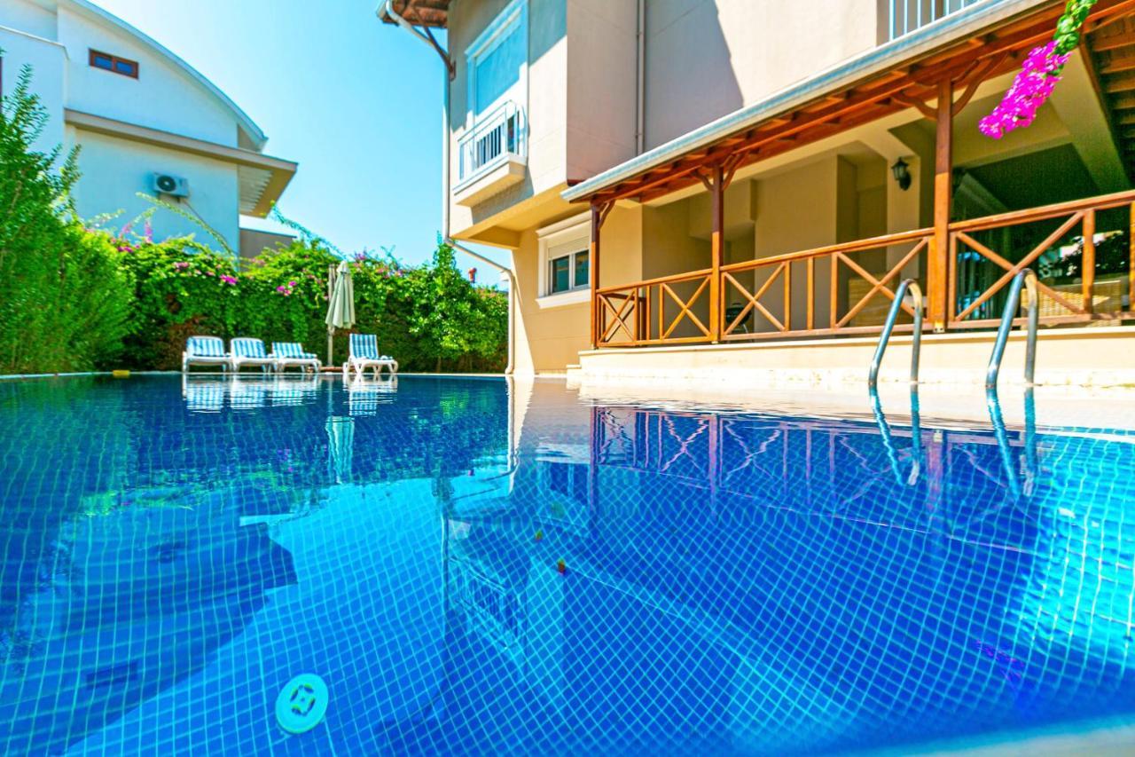 Paradise Town Hadrian 100 Mbps Free Wifi Villa